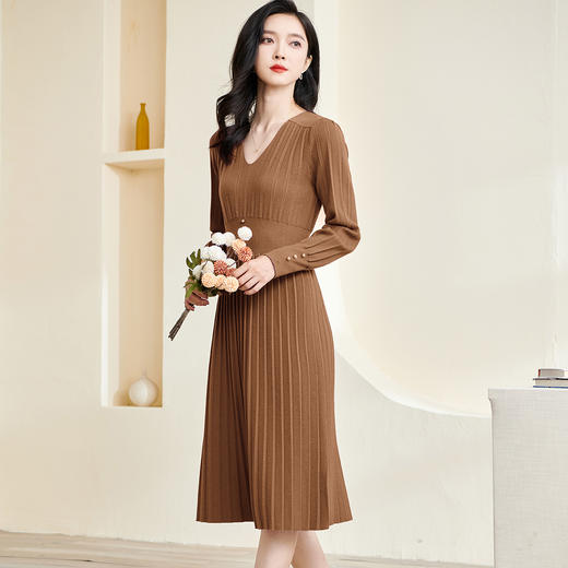 剩XL/S/L/M 米思阳2026春季新款优雅百搭纯色V领针织打底连衣裙百褶中长裙子2452 商品图0