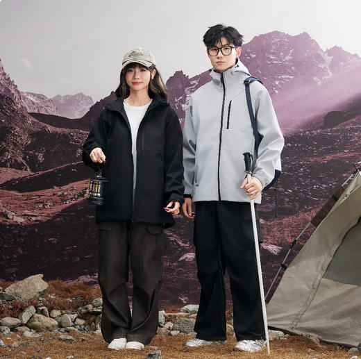 ❤️【鸟家同面料！专业户外防水软壳冲锋衣机能夹克E47-1502-1】👏 🔷防风防水防污耐脏，✌️兼顾颜值和功能性 🔷上身轻盈无赘感，💖不挑身材，遮肉又有型 🔷四个颜色可选，简单有质感，  商品图1