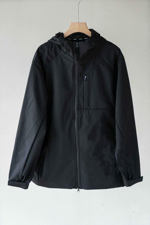 ❤️【鸟家同面料！专业户外防水软壳冲锋衣机能夹克E47-1502-1】👏 🔷防风防水防污耐脏，✌️兼顾颜值和功能性 🔷上身轻盈无赘感，💖不挑身材，遮肉又有型 🔷四个颜色可选，简单有质感，  商品图2