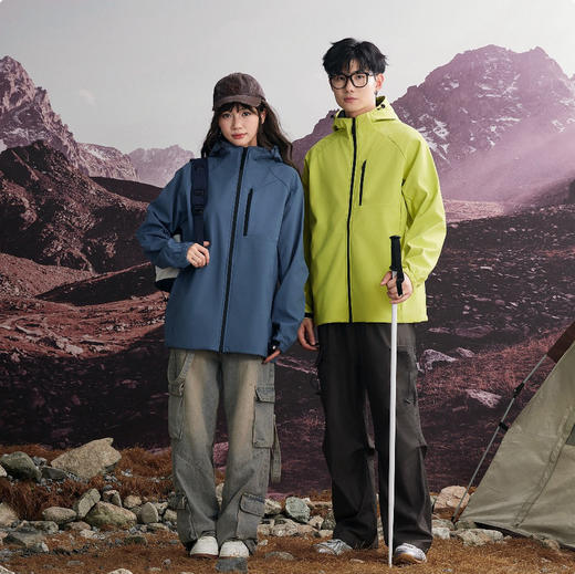 ❤️【鸟家同面料！专业户外防水软壳冲锋衣机能夹克E47-1502-1】👏 🔷防风防水防污耐脏，✌️兼顾颜值和功能性 🔷上身轻盈无赘感，💖不挑身材，遮肉又有型 🔷四个颜色可选，简单有质感，  商品图0