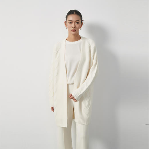 东黎 • 山羊绒女士秋冬绞花开衫 3380 商品图4