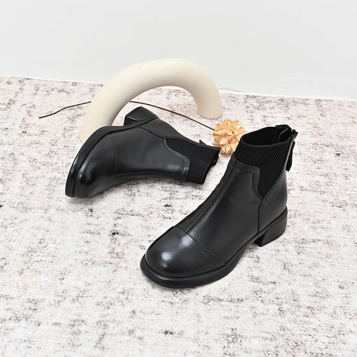 经典鲨2024年冬季款百搭圆头黑色加绒保暖简约时装短筒靴女KW289-D58021 商品图3