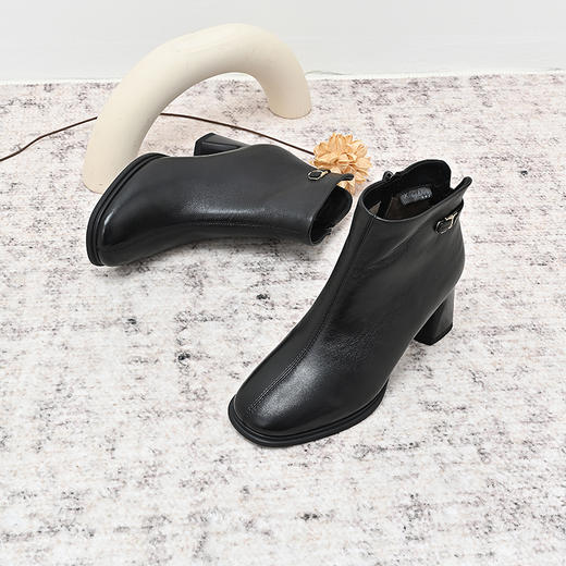 经典鲨2024年冬季款百搭黑色加绒保暖高粗跟通勤显瘦短靴女KW333-D58091 商品图2