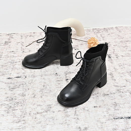 经典鲨2024年冬季款简约黑色加绒中粗跟后拉链气质短筒靴后拉链短靴女鞋KW289-D58011 商品图3