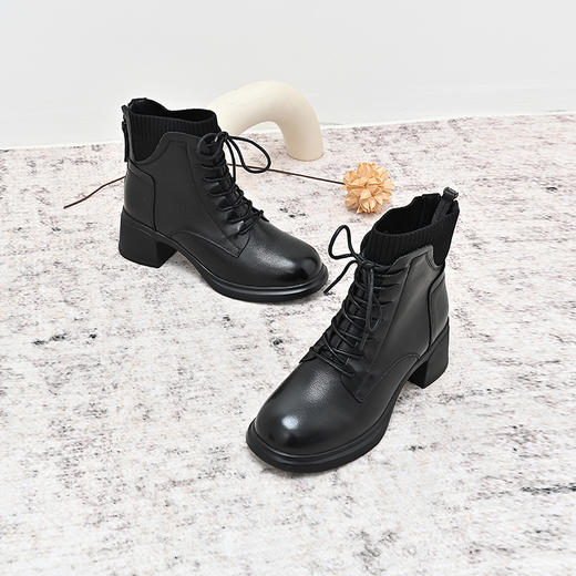 经典鲨2024年冬季款简约黑色加绒中粗跟后拉链气质短筒靴后拉链短靴女鞋KW289-D58011 商品图2