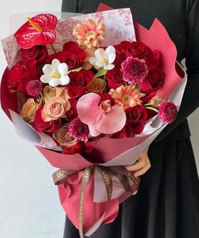 红色系混搭花束--订婚花束送长辈