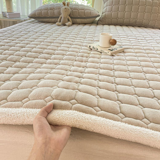 【颜值BUFF，柔暖有力量~】A类牛奶绒夹棉床垫褥子 软垫子家用加厚 冬季加绒床褥 学生宿舍垫被-QQ 商品图10