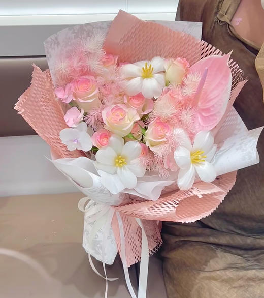 喷色玫瑰混搭花束 商品图1