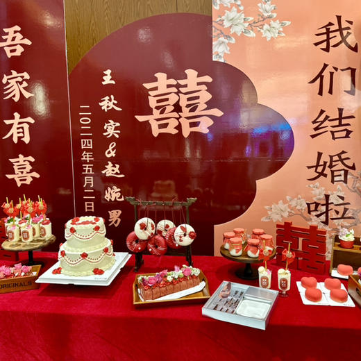 婚礼甜品台（纸杯6个布丁6个蛋糕杯6个棒棒糖10个甜甜圈6个透明杯子6个
蛋糕卷8个红色爱心法甜10个双层8+6蛋糕水果夹心） 商品图0