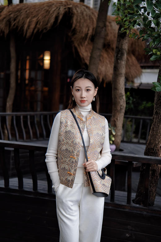 介面DU家定制——宋锦新中式国风包包  国内鼎JI工厂代工 奢品包包代工 金元宝手工宋锦包 宋锦拼接纳帕牛皮 皮质细腻光泽  传递中国传统非遗国风美（介面挚爱粉&花花品质生活粉丝专享） 商品图13