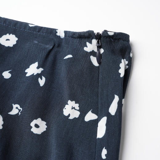 ROMI STUDIO “法式优雅” 100%莱赛尔光泽感碎花修身半裙 421X6069 商品图2