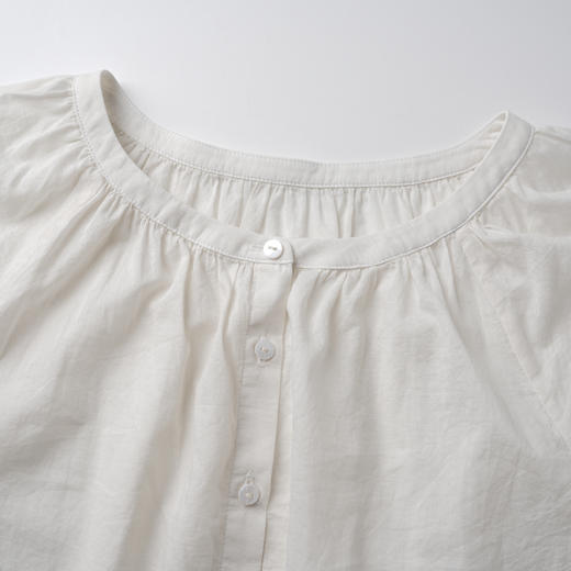 ROMI STUDIO“棉的印迹”100超纤棉洗水肤感圆领泡泡袖衬衣421C6034 商品图3