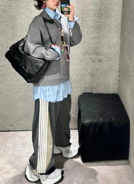 中性款褶皱皮质单肩斜背包he004 商品图1