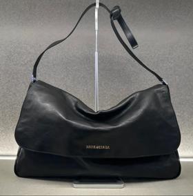 中性款褶皱皮质单肩斜背包he004