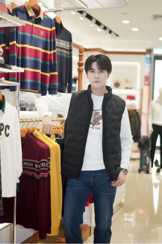 🔥【真维斯秋冬加绒加厚马甲2305款】必须去入❗️❗️❗️你不抢我都会伤心的❗️❗️❗️大牌同款✔🍃专柜面料🧡实体店拿去改价卖200😍➕的货!  商品图0