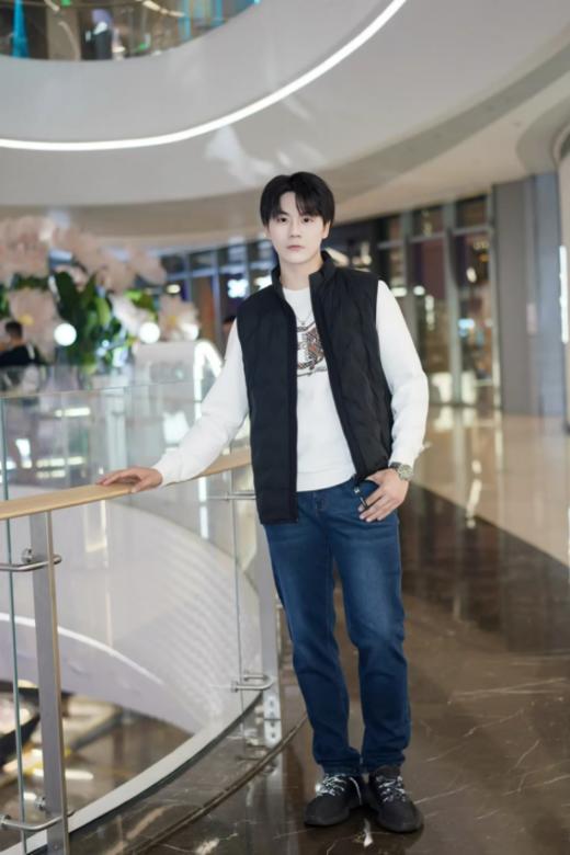 🔥【真维斯秋冬加绒加厚马甲2305款】必须去入❗️❗️❗️你不抢我都会伤心的❗️❗️❗️大牌同款✔🍃专柜面料🧡实体店拿去改价卖200😍➕的货!  商品图1