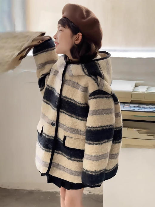 【吉米故事中大童条纹呢子大衣】❗️火出天际的🔥夹棉条纹羊羔毛😘冬天真的拒绝不了❌这种毛茸茸的氛围感❗️ *❄冬日里的小暖炉，看着就好暖和🔥 商品图5