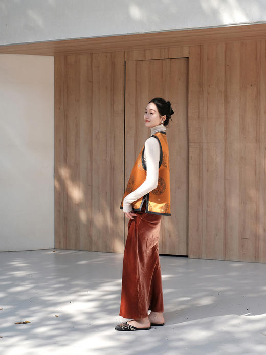 盛唐婧| 新中式库缎拼绵羊皮对襟马甲 商品图9