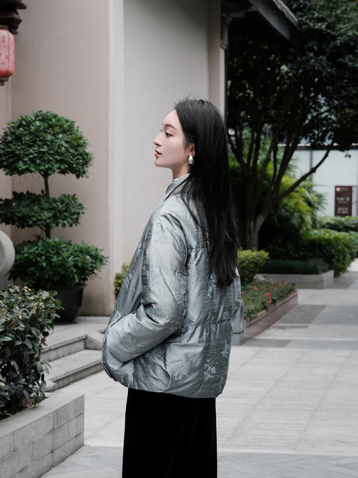 售罄|盛唐牡丹| 玄青绿双宫丝水貂鹅绒服 商品图4