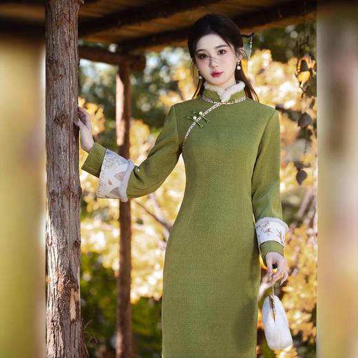 YG-2521雪尼尔绿色倒大袖旗袍2024秋冬款新中式加绒加厚复古民国风 商品图3