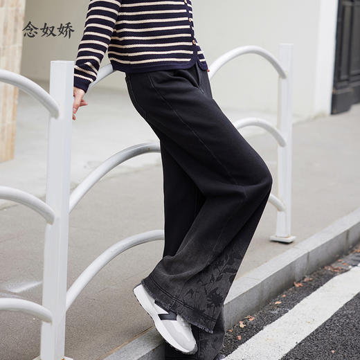 【商场同款】CNT4A94 复古灰色“花样年华牛仔裤”  裤口渐变印花设计 直筒裤型修饰腿型 保暖拉绒内里 冬日好穿直筒牛仔裤 商品图2