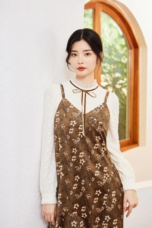 LNNNS 米色花边领立体钩花弹力上衣 19824 商品图2