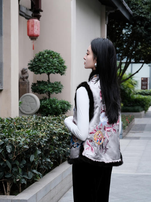 盛唐牡丹&王小潇联名|富贵长寿貂毛手绣棉背心-白色 商品图6