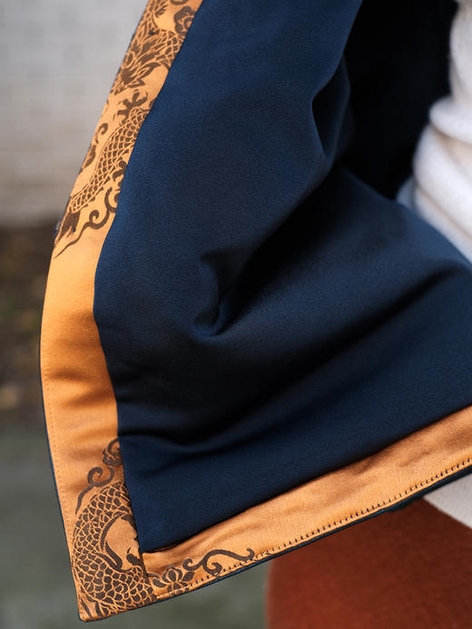 盛唐婧| 新中式库缎拼绵羊皮对襟马甲 商品图3