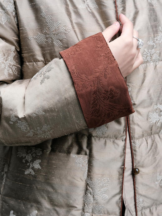 盛唐牡丹| 沉香棕双宫丝鹅绒服 商品图2