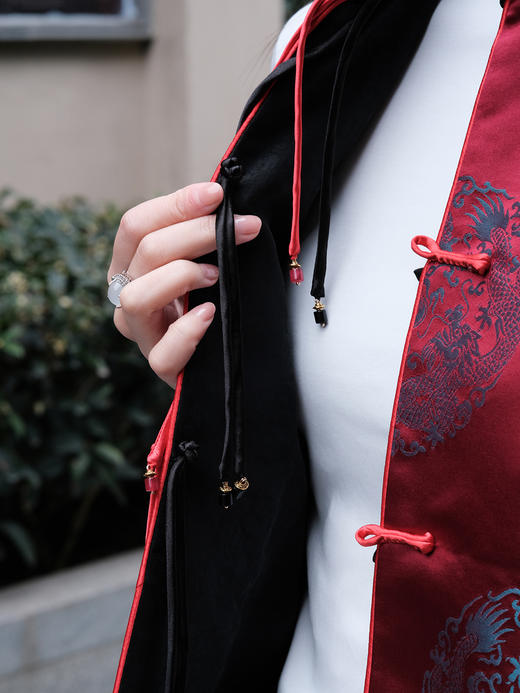 盛唐牡丹| 双龙团纹真丝花蕾缎马甲-红色 商品图2