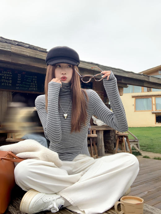 【99元任选2件】新品现货秒杀！卖完下架不再补 ！微信粉丝打折价！！设计感下摆开叉深灰色条纹高领打底衫 商品图6