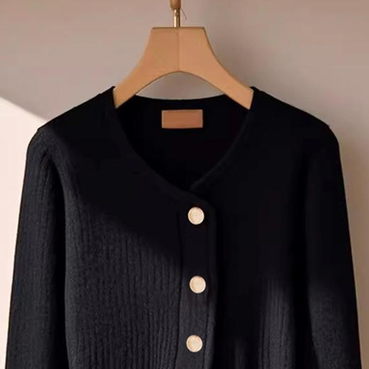 奢姿大码女装2025春季气质V领上衣胖妹妹坑条设计简约时尚针织衫9844627531 商品图1