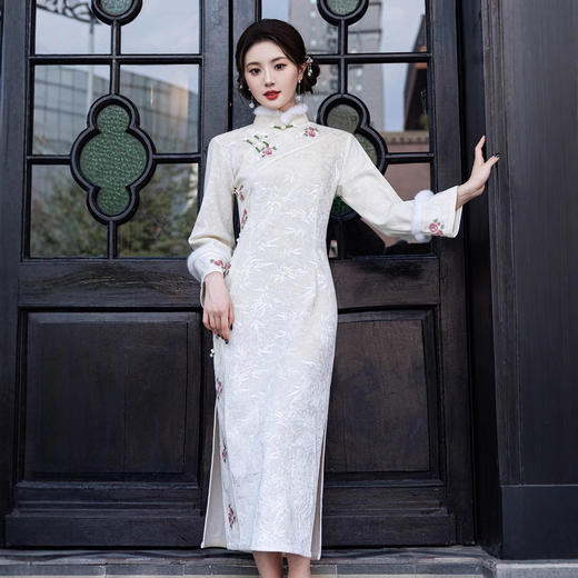 YG-2491米色复古风保暖毛绒领旗袍2024年冬季新款日常穿改良新中式 商品图0