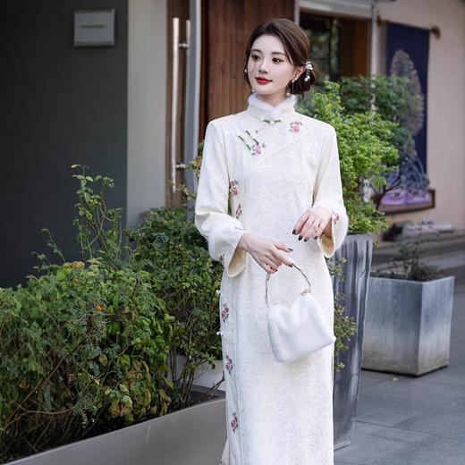 YG-2491米色复古风保暖毛绒领旗袍2024年冬季新款日常穿改良新中式 商品图3