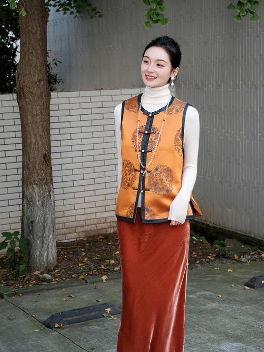 盛唐婧| 新中式库缎拼绵羊皮对襟马甲 商品图4