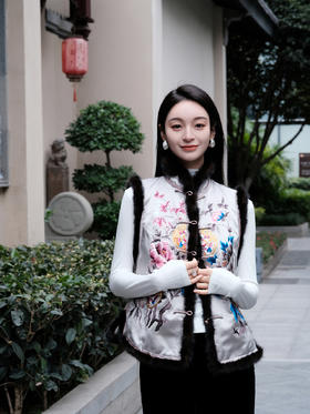盛唐牡丹&王小潇联名|富贵长寿貂毛手绣棉背心-白色