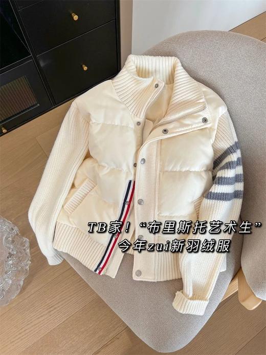 ThomBr*wne /汤*布朗 四杠针织袖拼接立领羽绒服 商品图3