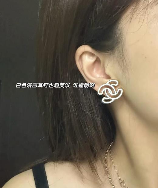 香奈儿漫画镂空C耳钉白色（XTY） 商品图4