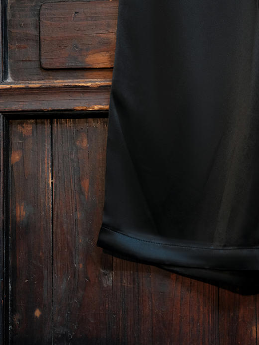 盛唐婧| 极简缎光松紧腰阔腿裤-黑色 商品图3