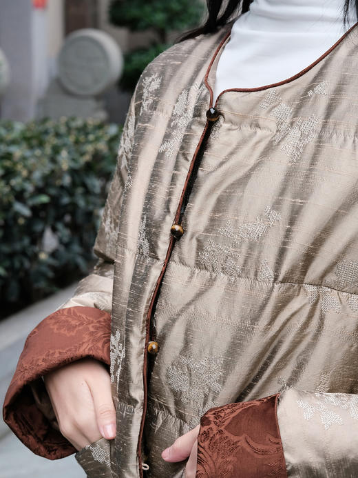 盛唐牡丹| 沉香棕双宫丝鹅绒服 商品图1