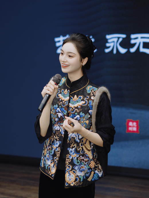 盛唐牡丹|手推苗绣水貂夹棉马甲 商品图8