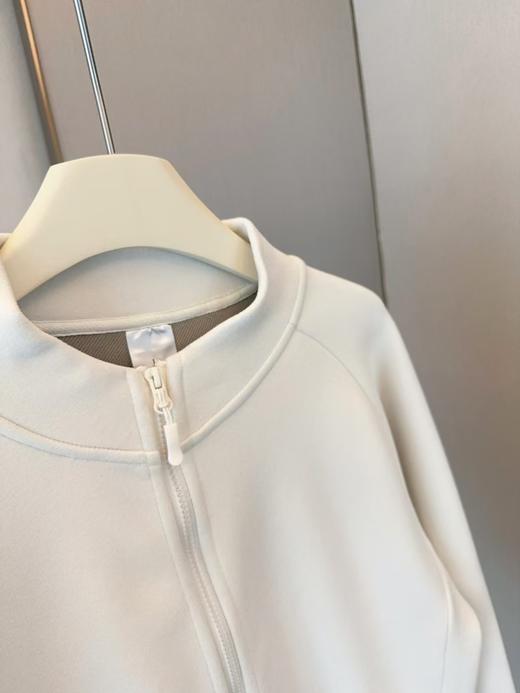 无吊牌 男士石墨烯外套，舒适有弹力 具有导热散热抗静电贴身穿着舒适 可以单穿也可以外搭羽绒服，大衣各种秋冬外套 可穿的实用性超强内穿外搭都可以 商品图4