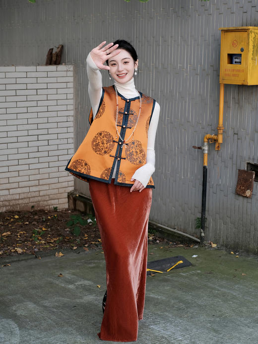 盛唐婧| 新中式库缎拼绵羊皮对襟马甲 商品图5