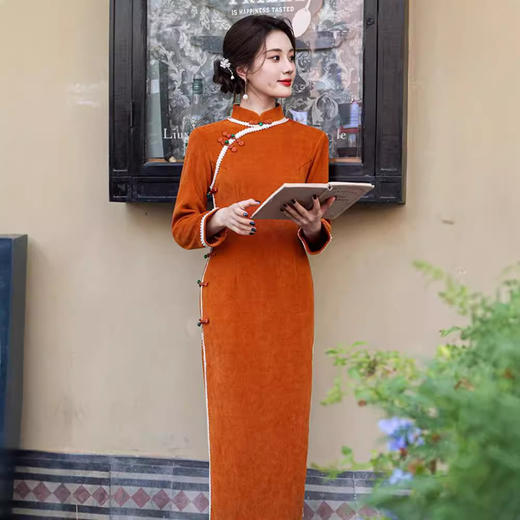 YG-2341长袖雪尼尔旗袍2024秋冬新款新中式复古国风少女拜年服修身长款 商品图2