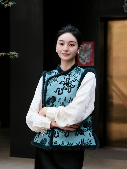 盛唐牡丹| 兰芝常生水貂漳缎夹棉马甲 商品图4