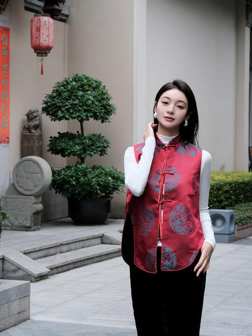 盛唐牡丹| 双龙团纹真丝花蕾缎马甲-红色 商品图3