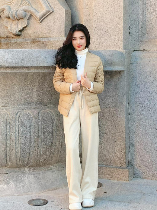 【百图lulu定制】【预售10天发】【万能轻薄羽绒服】90白鸭绒 轻薄羽绒服 可外穿可打底，可圆领 可V领 轻薄羽绒服 商品图9