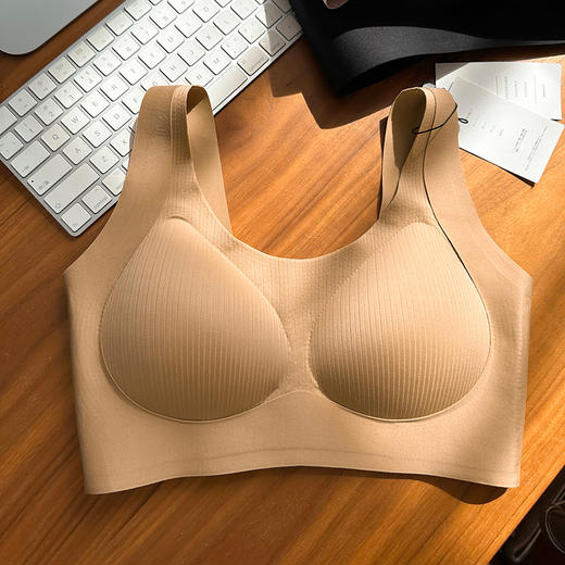 【双重提拉】官网299！断码不退换！郡s同款反定乳胶杯提拉无痕文胸女 无钢圈聚拢侧收调整型大胸内衣胸罩 商品图6