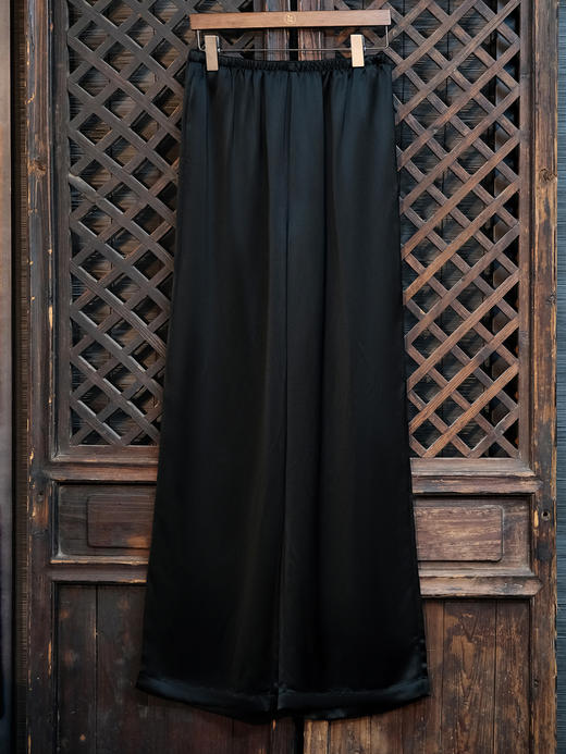 盛唐婧| 极简缎光松紧腰阔腿裤-黑色 商品图0