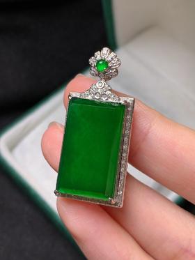 无事牌翡翠吊坠